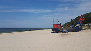 Kuter rybacki na plaży